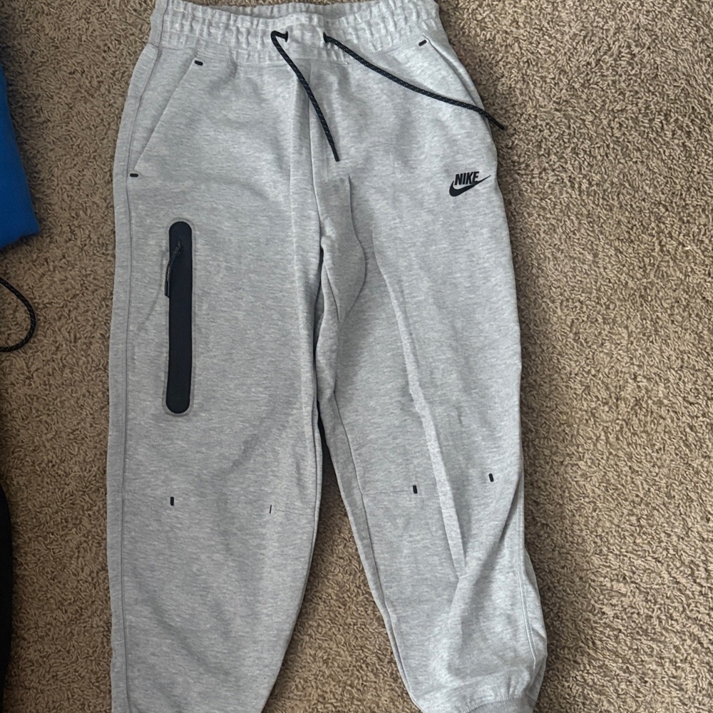 Nike tech women’s Gray Jogger Pants